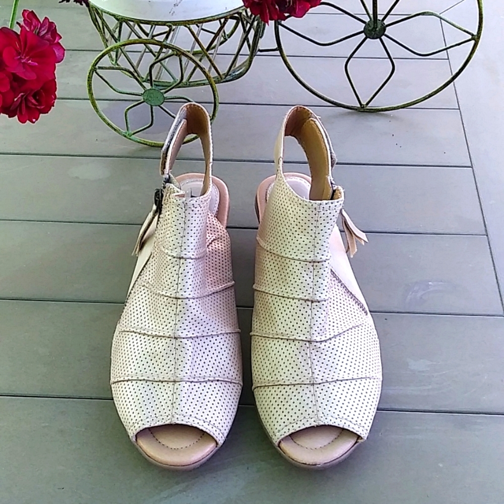 Women’s Open-Toe Perforated Slingback Sandals - Cream